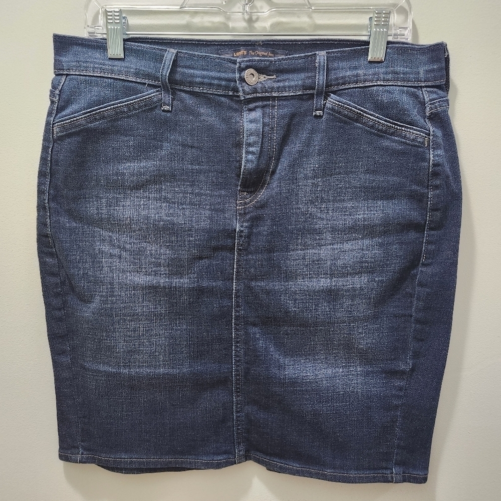 Levi's Denim Mini Skirt Sz 8 Dark Wash Red Tab Back Slit  Light Stretch